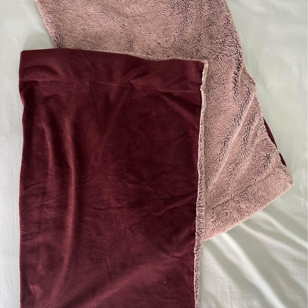 Reversible Burgundy Pillow Case